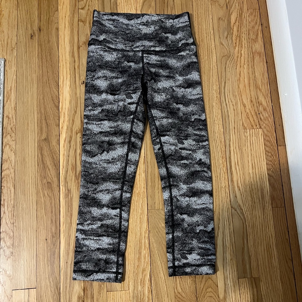Lululemon Wunder Under High Rise Crop Legging - size 4